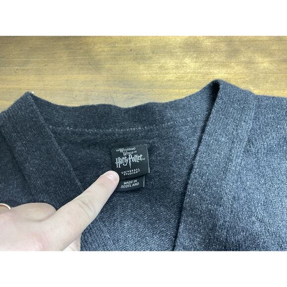 Universal Studios Harry Potter Authentic Gryffindor Wool Cardigan Sweater Size M - Picture 5 of 10